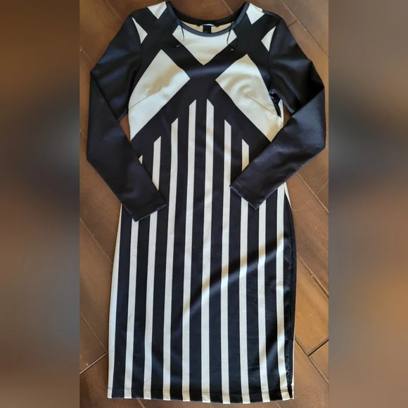 Dress - Picture 1 of 2